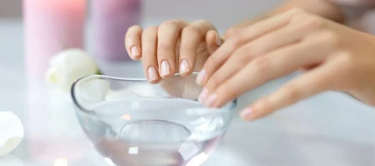 Asetonsuz Oje Nasıl Çıkar? Evdeki Malzemelerle 7 Etkili Yöntem